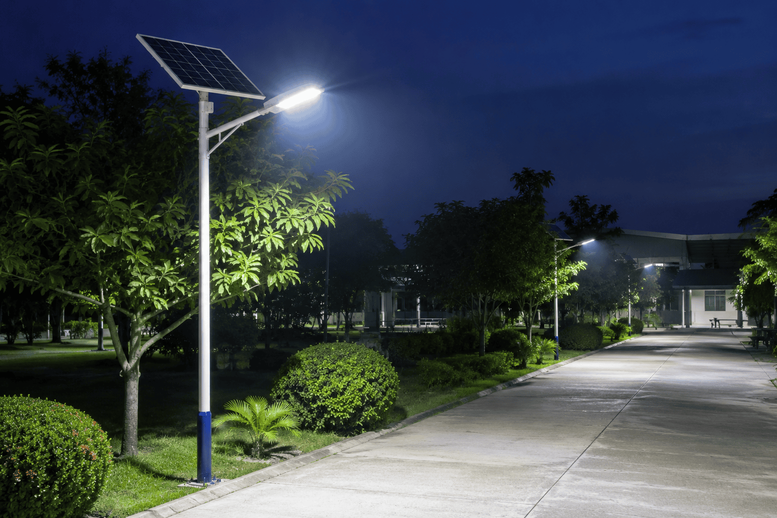 Đèn năng lượng mặt trời chiếu sáng khu vực ngoài trời
